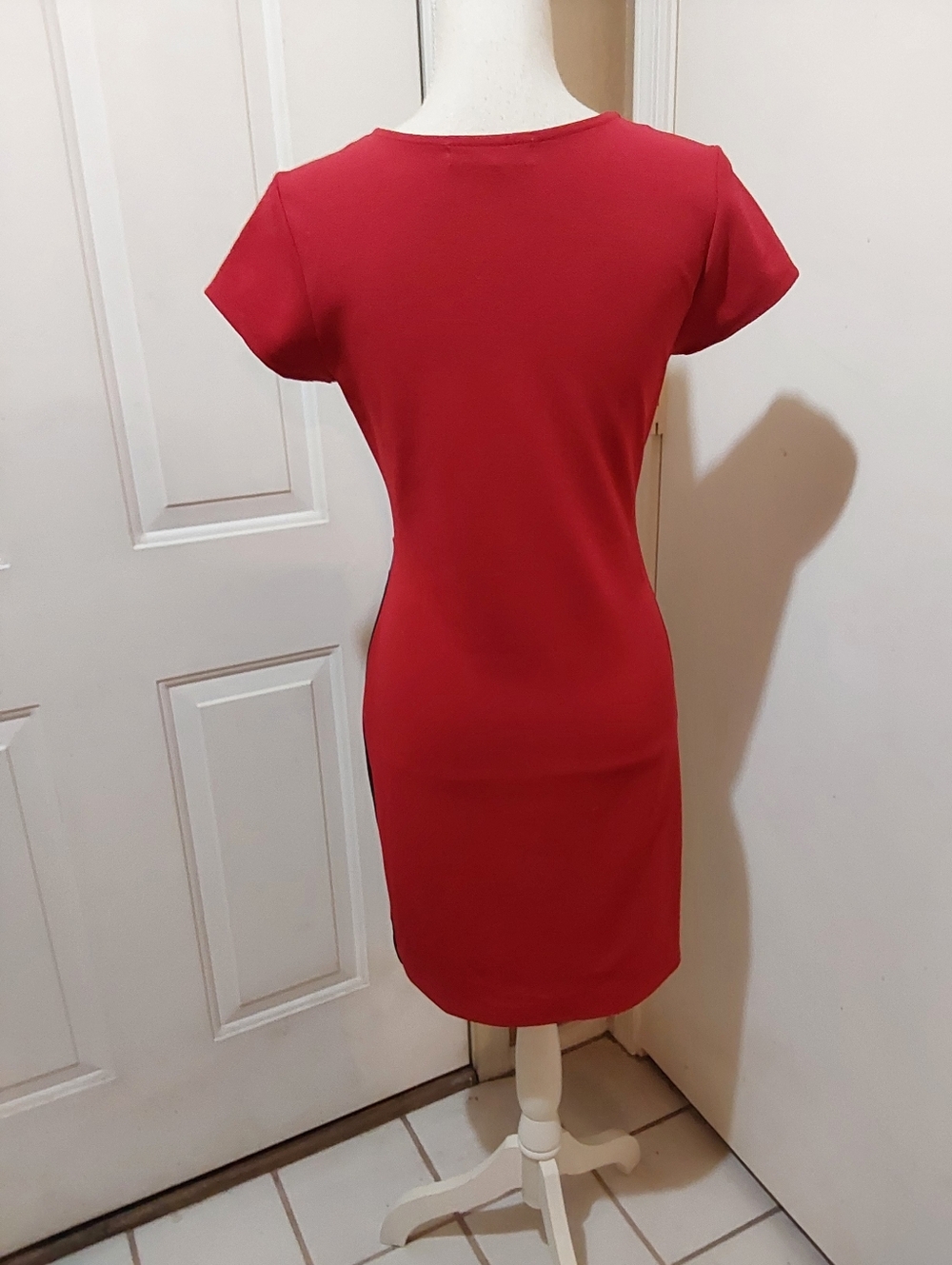🌺 Like New Almost Famous Professional Red Dress with Black Trim - Picture 5 of 11